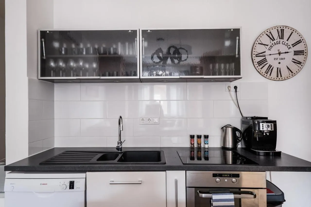 Jacuzzi And Privacy With 2 Balconies And Free Garage Apartment Budapest 0*,  Hungary