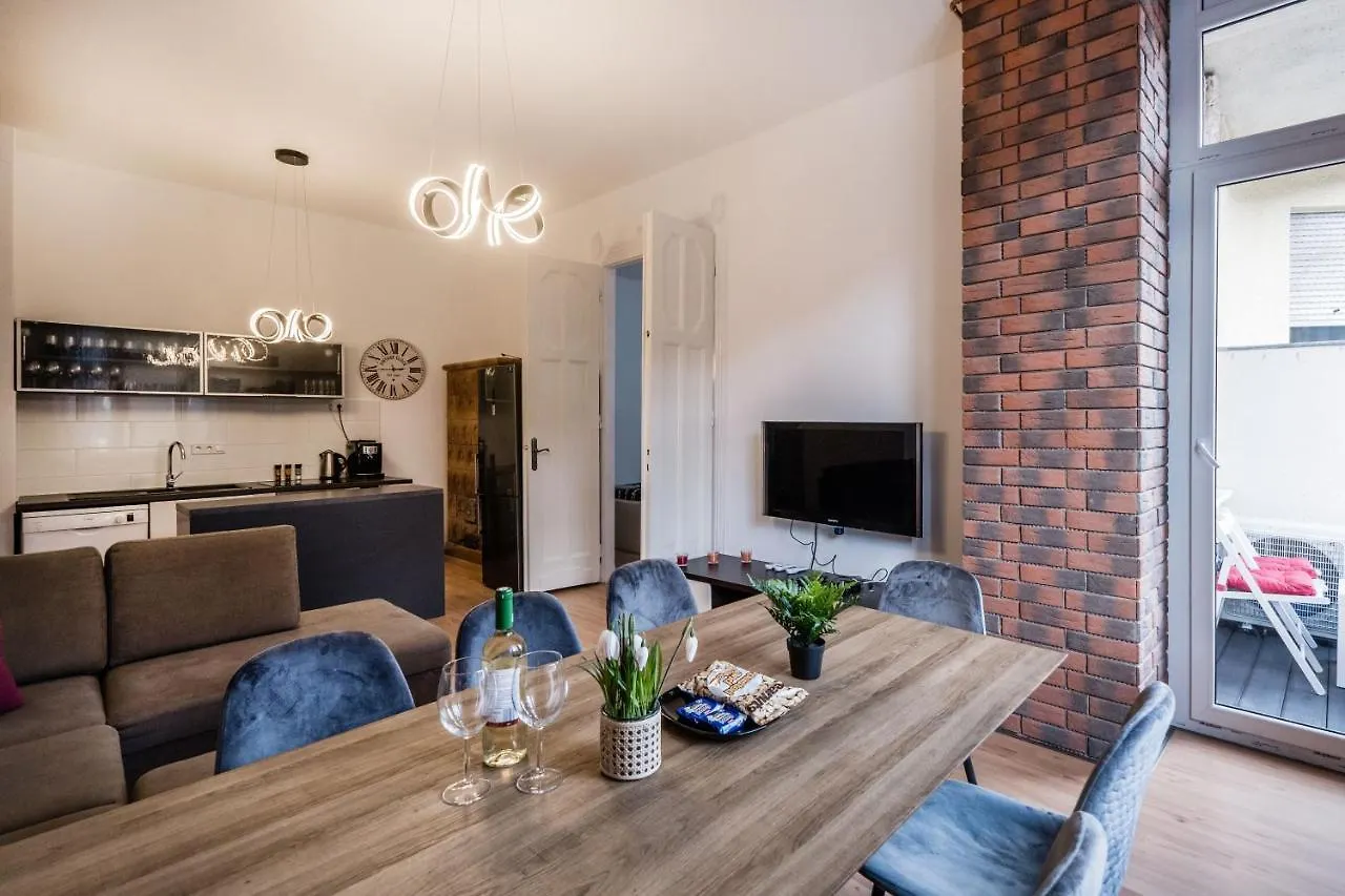 Jacuzzi And Privacy With 2 Balconies And Free Garage Apartment Budapest Hungary